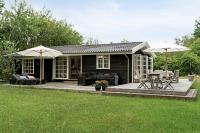 Vejby Klassisk Sommerhus Med Ro Og Natur - B&B Vejby