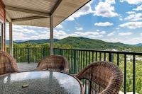 Cozy Retreat 2BR Condo with Jacuzzi & Indoor Pool - B&B Pigeon Forge