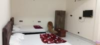 A G GEST HOUSE RAM MANDIR 500 Meetar - B&B