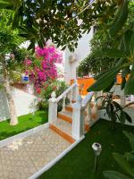 Villa by the sea with jacuzzi, garden & park view - B&B Torrevieja