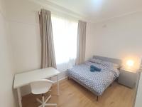 Queen Room in West Ryde Home - E1 - B&B Sídney