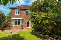 3 BR Property in Prestwich 15 mins from Manchester City Centre Garden Free parking Superfast WIFI Netflix - Chambres d'hôtes Manchester