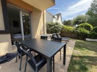 Charmant T2 à 2 min de la mer, avec Jardin Privé et clôturé, Parking, à proximité du Centre-Ville - Chambres d'hôtes Cabourg