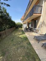 Charmant T2 à 2 min de la mer, avec Jardin Privé et clôturé, Parking, à proximité du Centre-Ville - Chambres d'hôtes Cabourg