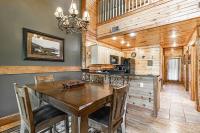 Cozy Retreat in Smoky w Hot Tub & Pool Table - B&B Pigeon Forge