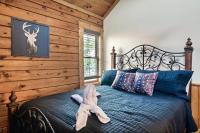 Cozy Cabin Near Smoky w Resort Pool & Grill - Chambres d'hôtes Pigeon Forge