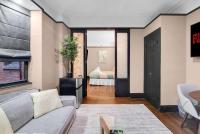 Stylish 2BR Apartment in the Heart of the City with Gym - Bed and Breakfast New York