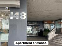 Waterfront Loft at Quay, Walk to Ferry & Train - B&B