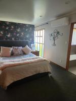 Studio Lit Queen-Size 