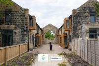 2 Bedroom Apartment By Green Haven Escapes Short Lets & Serviced Accommodation In Leeds with Free WiFi & Parking - B&B Farnley