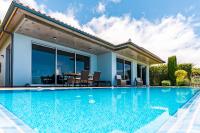 Villa Pinheira III heated pool - B&B Calheta