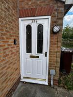 Manchester Stay Hub - 2BR with Free Parking, Near Airport & Attractions - B&B