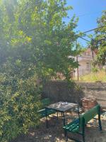 NANAs House - Entire Old House with private Yard - B&B Mostar
