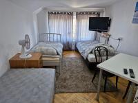 Basic Dreibettzimmer mit Gemeinschaftsbad