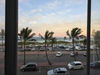 uShaka Marine Shores - Beachfront Stay with Sea Views - Ferienwohnung Durban