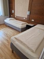 Standard Twin Room with Mountain View