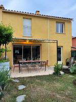 Jolie villa 3 chambres, piscine - Bed and Breakfast Gréoux-les-Bains