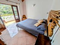 Apartamento de 1 dormitorio con balcón y vistas a la montaña