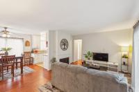 Parking,Pet,2bd,2b,WIFI,Smart TVs,Walk to Food,Fun - B&B
