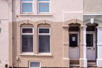 The Private Villa, Northampton Centre, 4 bedrooms, Sleeps 9 - Chambres d'hôtes Northampton