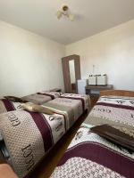 Habitación Triple con vistas al jardín