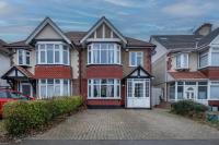 Stylish 3BR House Close to Wembley Stadium and Arena - Ferienwohnung London