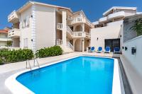 Villa ROYAL 2 with a pool - Bed and Breakfast Novalja