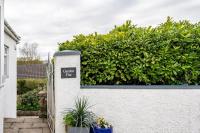 2 Bedroom Garden Flat - B&B Bearsden