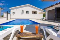 Nature Lovers Retreat - Casa Irena with Pool - Chambres d'hôtes Kršan