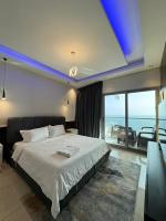 Deluxe Suite with Spa Bath