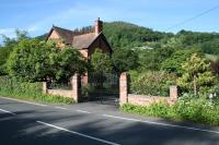 Outstanding Llangollen Riverside Apartment - B&B Llangollen