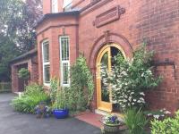 Outstanding Llangollen Riverside Apartment - B&B Llangollen