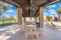 Relaxing 3BR Condo in Phoenix with Pool, Hot Tub and Free Netflix Access - Chambres d’hôtes Phoenix