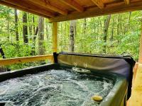 Laurelwood Luxury Cabin Hot Tub - Bed and Breakfast Cosby