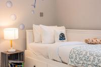 Elegant 2BR flat, 6 min Chiswick Park tube - Bed and Breakfast Londen