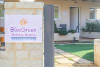 BlueGreen Holiday Homes - Family Friendly on the Beach with Pool, BBQ, near Heraklion - Chambres d'hôtes Lygariá