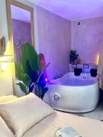 Suite Evasion, Baignoire Balneo - B&B Nîmes