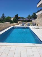 Apartment Mare D with a pool new2025 - Chambres d’hôtes Novalja