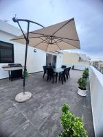 Seaside spacious penthouse with amazing views - B&B Sliema