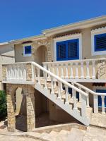 Apartment Frani 1 (Pag, Croatia, 2+2, free parking) - B&B