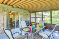 1 Mi to Dtwn Waycross: Home w/ Furnished Porch - B&B Waycross
