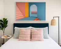 Habitación con cama grande