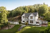 Large Historic Homestead - B&B Te Karaka