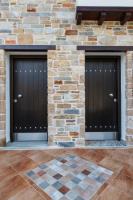 Zimmer mit Kingsize-Bett und Balkon