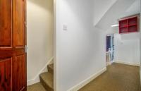 The Red Retreat, 7 Beds, Garden, Free Parking, Contractors, Fast Wifi, Smart TV - Chambres d’hôtes Liverpool