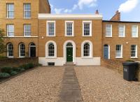 Spacious Room in New Cross - B&B London