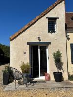 Joli studio mezzanine proche pôle européen et circuit - B&B Yvré-l'Évêque