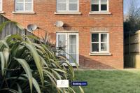 Modern 3 Bedroom House By The Yuma Homes Short Lets & Serviced Accommodation In Ashford Town Centre With Free Wifi & Free Parking - B&B