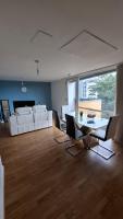 Urban Oasis 2BR City Centre Apartment - Balcony - Bed and Breakfast Manchester
