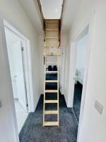 Modern 2 Bedroom with extra Loft Bedroom - B&B Glasgow